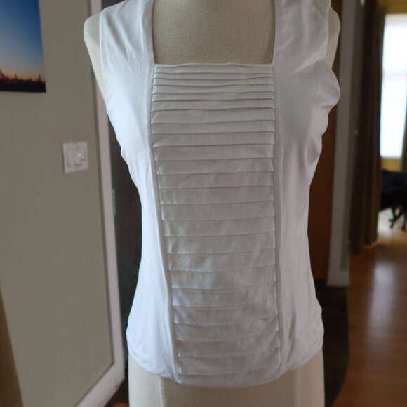 Akris square neck pleated fitted sleeveless top/tank size US 6/FR 38 white $350 - Picture 3 of 15